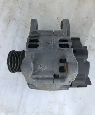 Renault Captur Generator/alternator 231007865R