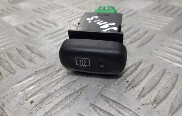 Suzuki Ignis Windscreen/window heater switch