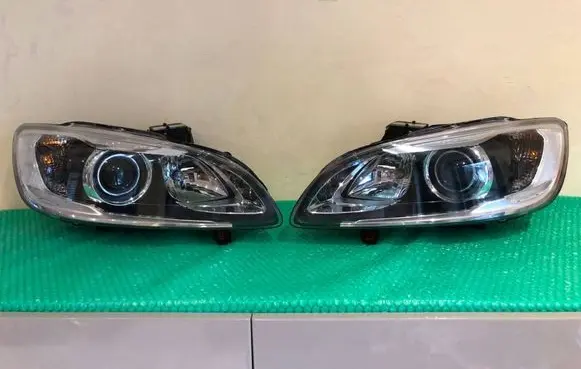 Volvo S60 Headlights/headlamps set 31420253 89908937 31420254