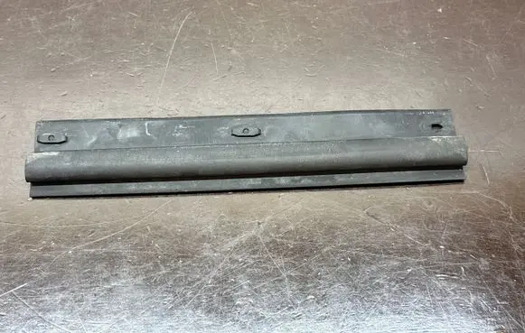 Audi A1 Engine compartment rubber 8X0823126