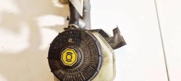 Honda Civic Brake fluid reservoir 