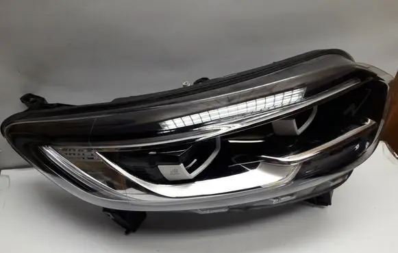 Renault Kadjar Headlight/headlamp 260104010R