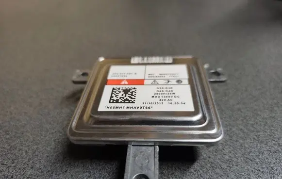 Audi A6 S6 C6 4F Headlight ballast module Xenon 8K0941597E