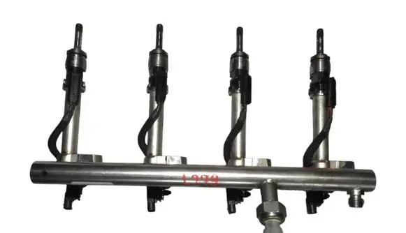 Volvo XC90 Fuel main line pipe 32203060 32140134