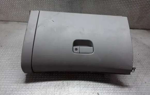 Mitsubishi Grandis Glove box
