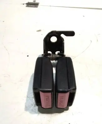 Middle seatbelt buckle (rear)