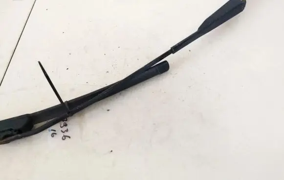 Front wiper blade arm