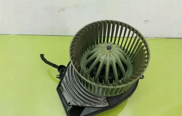 Volkswagen PASSAT B5.5 Heater fan/blower 740221233F