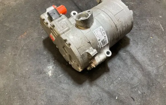 Audi A3 8Y Air conditioning (A/C) compressor (pump) 4M0816797E 0639604354 04230001005