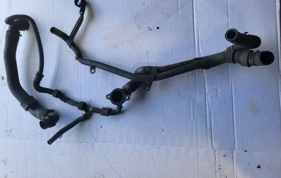 Engine coolant pipe/hose