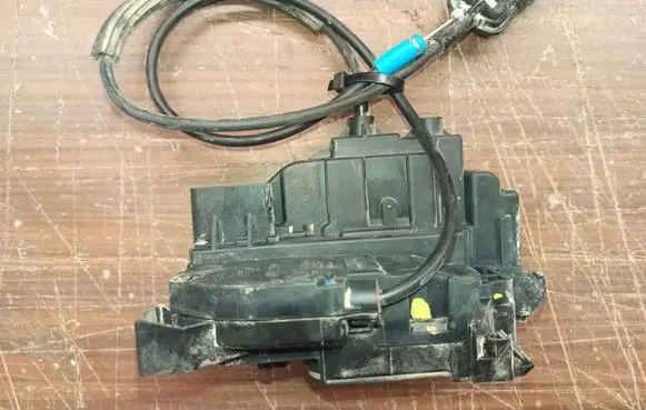 Renault Kangoo II Rear door lock 8200497672 8200497672D