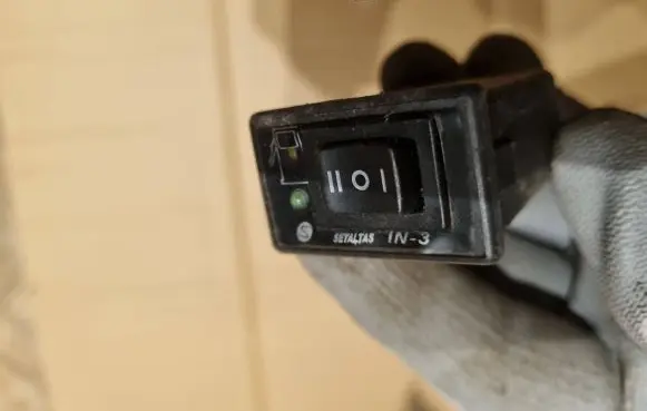 Volkswagen PASSAT B3 Fuel (gas) shift switch 5241120