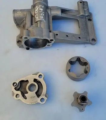 BMW X3 E83 Oil pump 7792945
