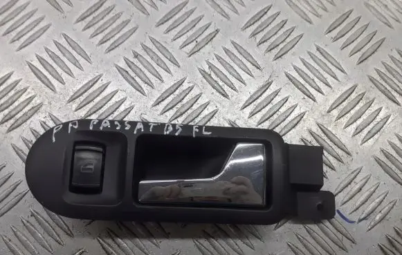 Volkswagen PASSAT B5 Front door interior handle 3B1837114