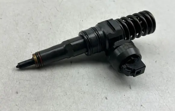 Audi A6 S6 C6 4F Fuel injector 038130073BQ