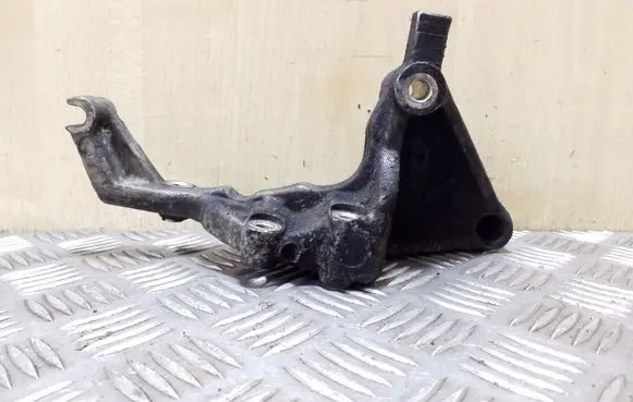 KIA Sorento A/C compressor mount bracket 