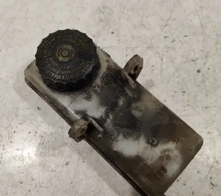 Brake fluid reservoir