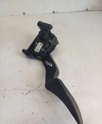 Accelerator throttle pedal