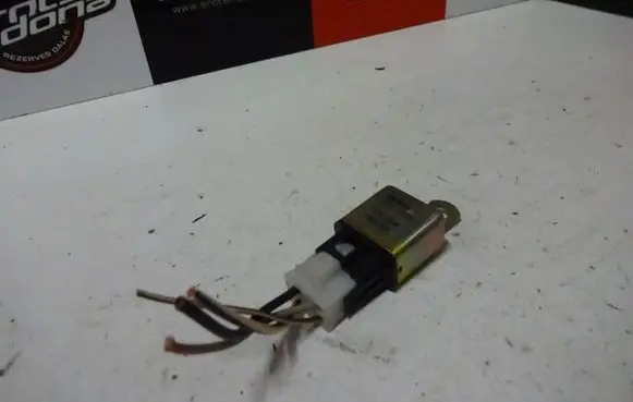 Volvo S40, V40 Heater blower fan relay G4L1125T