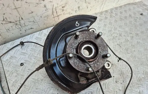 Nissan Juke I F15 Front wheel hub 400141KK0H