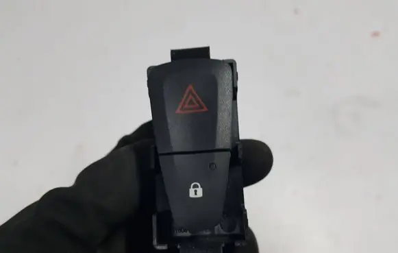 Dacia Dokker Hazard light switch 