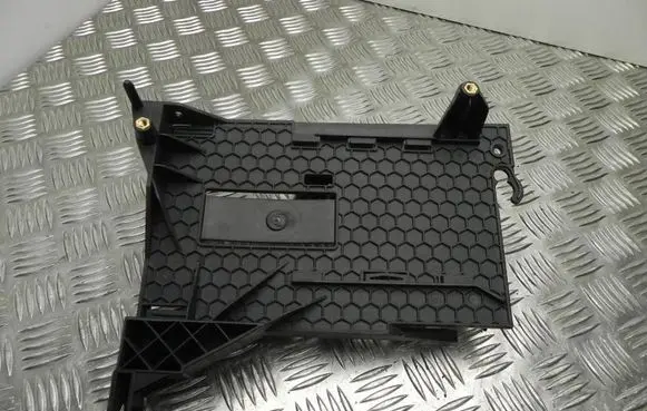 Mercedes-Benz CLA C117 X117 W117 Engine mounting bracket A2465452840 I9988