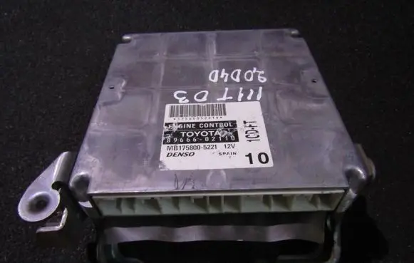 Toyota Corolla E120 E130 Engine control unit/module 8966602110 mb175800-5221