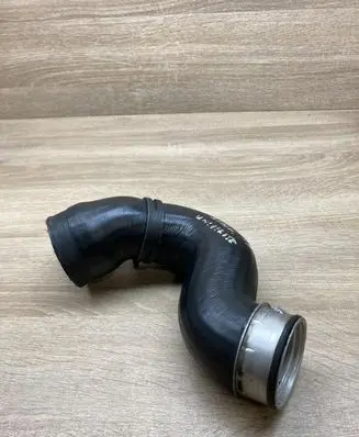 Volkswagen PASSAT B5.5 Intercooler hose/pipe 
