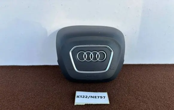 Audi Q7 4M Steering wheel airbag cover 62670230
