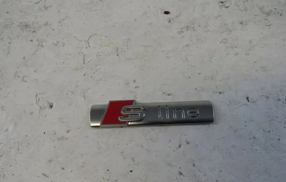Audi TT Mk1 Manufacturer badge logo/emblem 8N0853601A