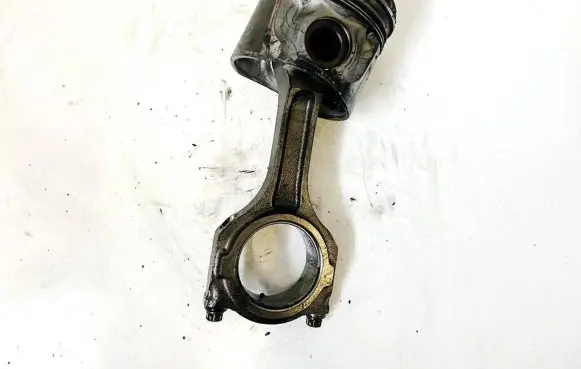 Ford Focus Piston with connecting rod