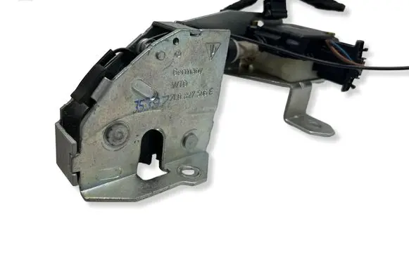 Volkswagen Touareg I Tailgate lock latch 7L0827506E