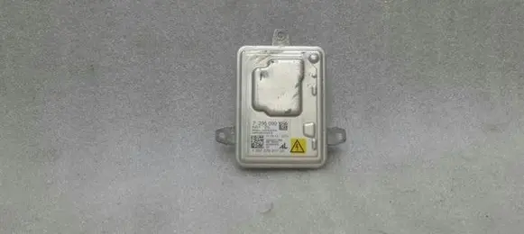 BMW Z4 E89 Headlight ballast module Xenon 7296090