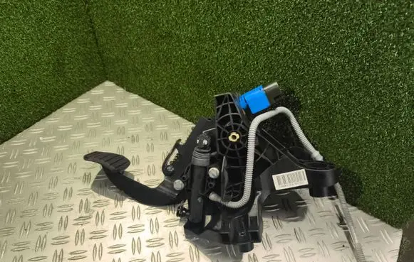 Renault Trafic III (X82) Clutch pedal 465033911R 93459472 100709581