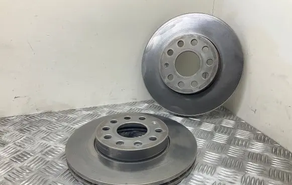 Volkswagen Golf VII Front brake disc