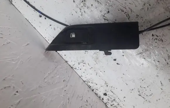 Toyota Auris 150 Fuel tank opening switch 