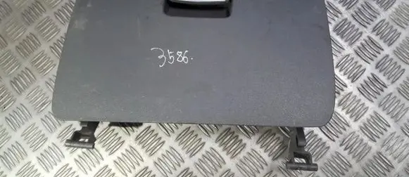 Ford Focus Glove box
