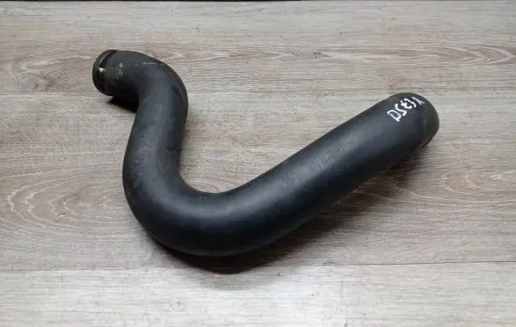 Volvo S60 Engine coolant pipe/hose 30680912