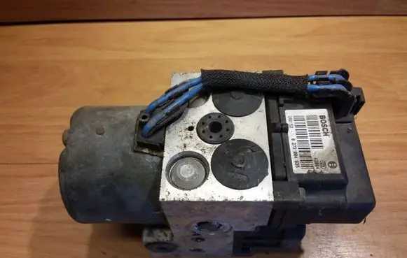 Nissan Almera N16 ABS Pump 476605M306