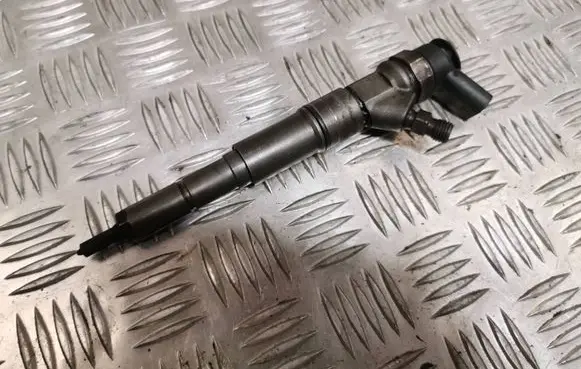 BMW 1 E81 E87 Fuel injector 0445110209 7794435