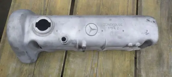 Mercedes-Benz 200 300 W123 Rocker cam cover 