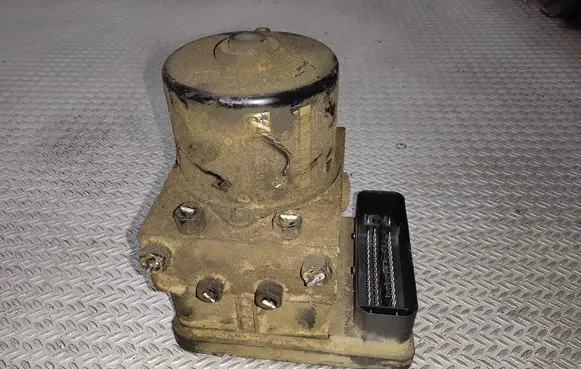 Volkswagen Golf IV ABS Pump 10096003133 1C0907379E