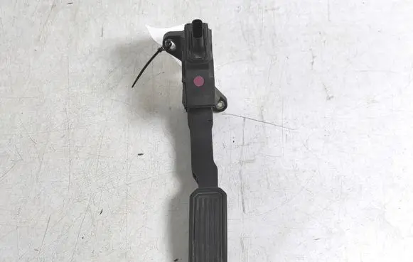 Toyota Avensis T270 Accelerator throttle pedal 78110-02020
