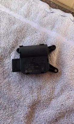 Volkswagen PASSAT B7 Air flap motor/actuator 3C0907511Q