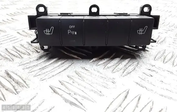 Mercedes-Benz A W169 Seat heating switch 1698204510