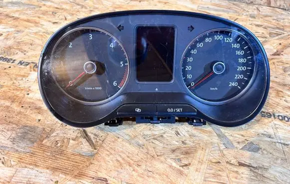 Volkswagen Polo V 6R Speedometer (instrument cluster) 6R0920861K