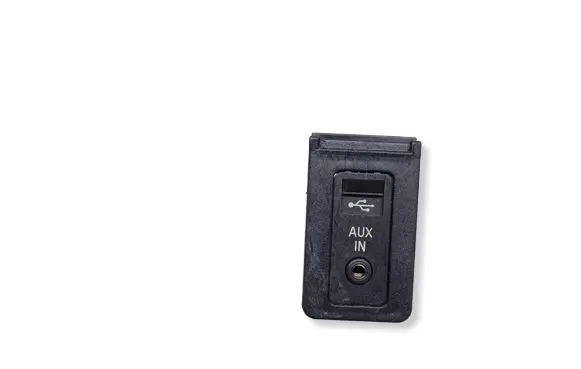 BMW 5 E60 E61 USB socket connector 9138402 61319138402