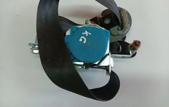 KIA Sorento Rear seatbelt 898102P010