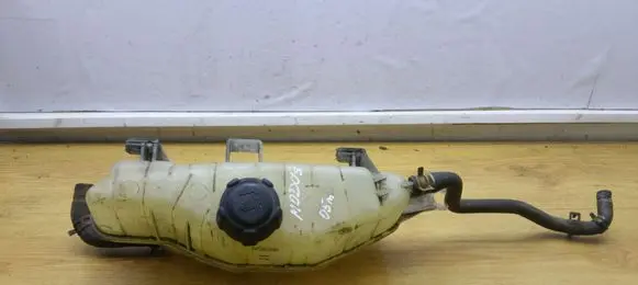 Renault Modus Coolant expansion tank/reservoir 8200149742