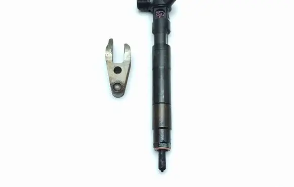 Mercedes-Benz B W246 W242 Fuel injector A6510701387